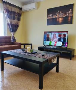 TV a/nebo společenská místnost v ubytování Atrium Luxurious Sea View Apartment