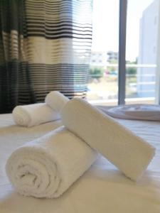 Postel nebo postele na pokoji v ubytování Atrium Luxurious Sea View Apartment