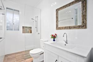 Et bad på Jetty Splendour Guest Bedroom with Bathroom en-suite B'nB