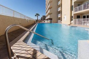a large swimming pool in a apartment complex at Island Echos 4K in Fort Walton Beach