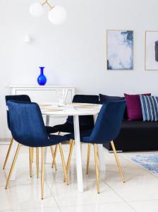 Posedenie v ubytovaní Riverside Apartment Targ Rybny