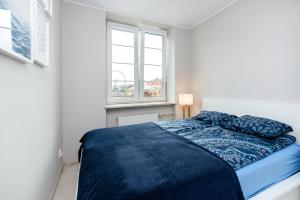 Posteľ alebo postele v izbe v ubytovaní Riverside Apartment Targ Rybny
