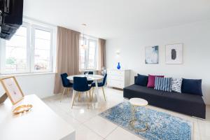 Posedenie v ubytovaní Riverside Apartment Targ Rybny