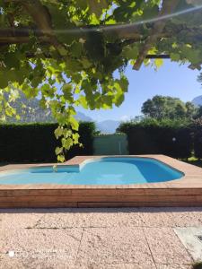 a small swimming pool in a landscaped yard at Agriturismo Revena in Belluno Veronese