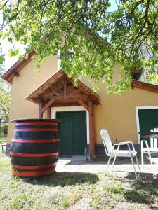 Fotografie z fotogalerie ubytování Cottage by the woods v destinaci Balatonhenye