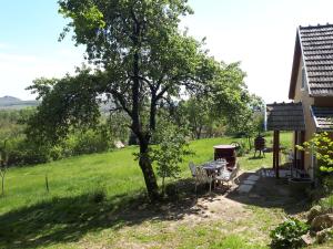 Fotografie z fotogalerie ubytování Cottage by the woods v destinaci Balatonhenye