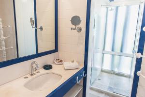 a bathroom with a sink and a shower at Villa Raphael in Búzios