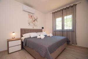 Postel nebo postele na pokoji v ubytování VILLA APARTMENTS FILIP