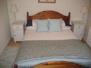 Una cama o camas en una habitación de Newhall