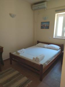 a bedroom with a bed with towels on it at Neohori 3 in Stoupa