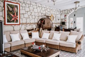 A seating area at Deruni Ilıca