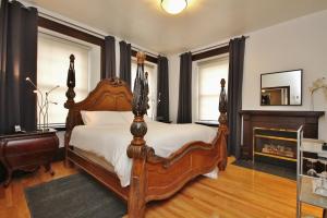 Postel nebo postele na pokoji v ubytování Swiss Hotel