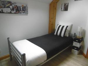 Postel nebo postele na pokoji v ubytování Chambre d'hotes de la Mousse