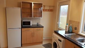 a kitchen with a refrigerator and a microwave at Beverley East Townhouse Free Parking in Beverley