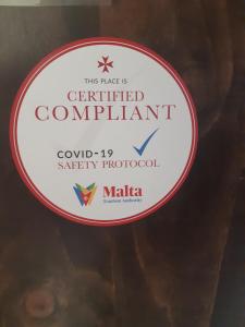 Certifikát, hodnocení, plakát nebo jiný dokument vystavený v ubytování Ta Gangu