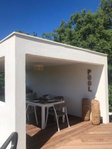 Fotografie z fotogalerie ubytování VILLA Provençale Contemporaine VUE MER & PISCINE CHAUFFEE 3 Chambres en-suite v destinaci LʼÉglise