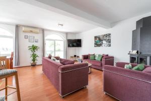 Televízia a/alebo spoločenská miestnosť v ubytovaní Villa Bliss , Kastela - Croatia