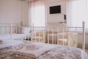 A bed or beds in a room at Deruni Ilıca