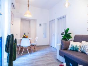 Posedenie v ubytovaní Chiaia Premium Flat, Naples Center, Near Seaside