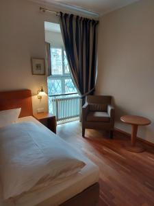 Postel nebo postele na pokoji v ubytování Hotel Kaiserhof am Dom