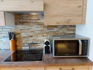 a microwave oven sitting on top of a kitchen counter at Casa Rita in Tesero