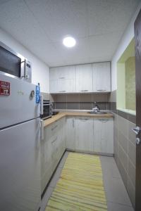 Kuchyň nebo kuchyňský kout v ubytování Apartman DIAMOND-LUX