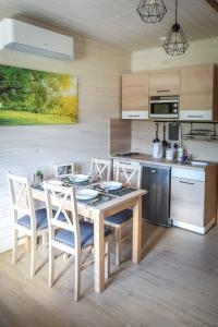 Zdjęcie z galerii obiektu Forest Camp - domki Zator, ogrzewane noclegi w Zatorze