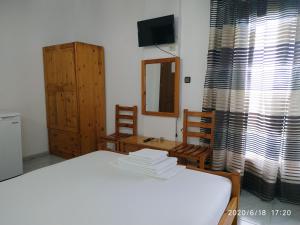 Un pat sau paturi într-o cameră la Akamatis Giorgos