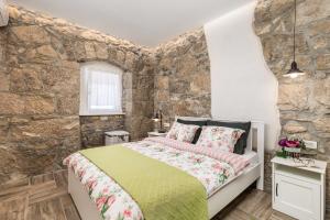 Postel nebo postele na pokoji v ubytování Villa Aurania + 37 fotografií