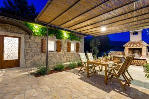 Patio nebo venkovní prostory v ubytování Villa Aurania