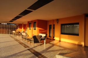 a lobby with chairs and a flat screen tv at Hotel Lastra in Puebla