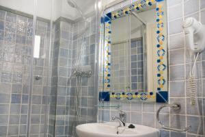 Koupelna v ubytování La Piquera Hostal