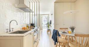 Køkken eller tekøkken på Cozy Lisbon Alfama