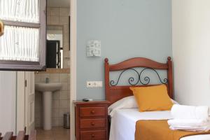 Postel nebo postele na pokoji v ubytování La Piquera Hostal