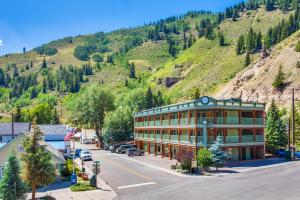 Gallery image of The Green Bridge Inn in Red Cliff
