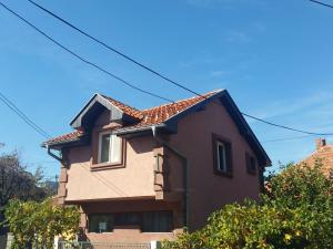 Zgradba, v kateri se nahaja apartma