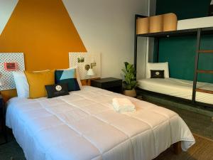 Ένα ή περισσότερα κρεβάτια σε δωμάτιο στο Santurcia Hostel