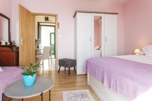 Postel nebo postele na pokoji v ubytování Apartment Kuzmanić