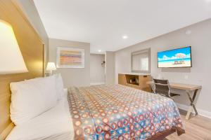 a hotel room with a bed and a desk at Hotel 414 Anaheim in Anaheim