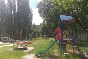 Zona de joacă pentru copii de la Однокомнатная квартира с евро ремонтом,в тихом дворике.
