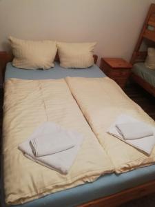 a bed with white blankets and pillows on it at Ferienwohnung Südstrandkrabbe in Wilhelmshaven