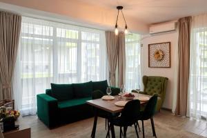 Χώρος καθιστικού στο Sea la Vie 2BR Apt Spa n Pool Beach resort