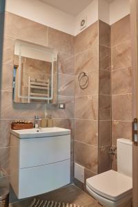 Ένα μπάνιο στο Sea la Vie 2BR Apt Spa n Pool Beach resort