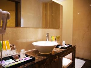 a bathroom with a bowl sink on a counter at Refinement Motel in Taichung
