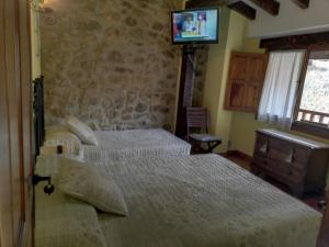 A bed or beds in a room at LA CASUCA Y LA CABAÑA