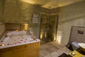 Koupelna v ubytování Azure Cave Suites - Cappadocia