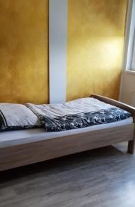 a bed with a wooden frame in a room at Monteurzimmer/Ferienwohnung Roßheidestraße, Gladbeck in Gladbeck