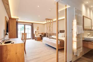 Postel nebo postele na pokoji v ubytování Naturhotel Reissenlehen