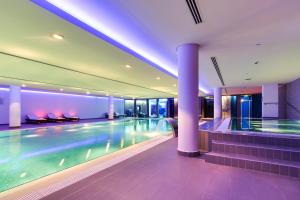 Bazén v ubytování Hyatt Regency Kyiv nebo v jeho okolí