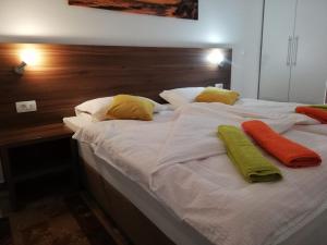 Postel nebo postele na pokoji v ubytování Villa Fantasea + 33 fotografií